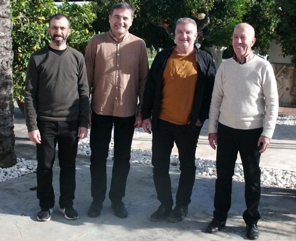 Un Parell de Tres
